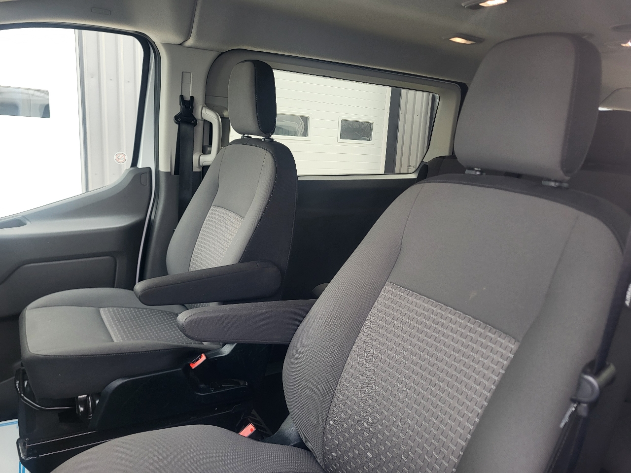 Ford Transit 350 Wagon Low Roof XLT w/Sliding Pass. 148-in. WB 2023