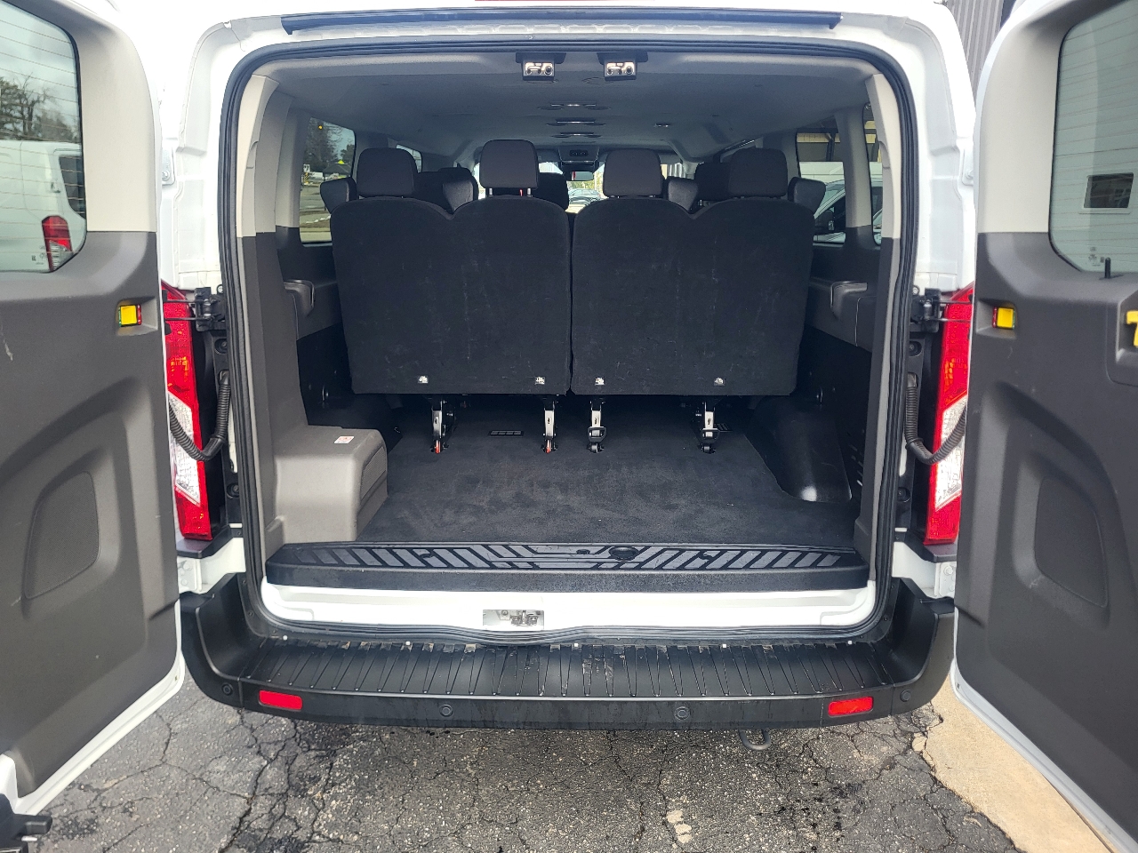 Ford Transit 350 Wagon Low Roof XLT w/Sliding Pass. 148-in. WB 2023