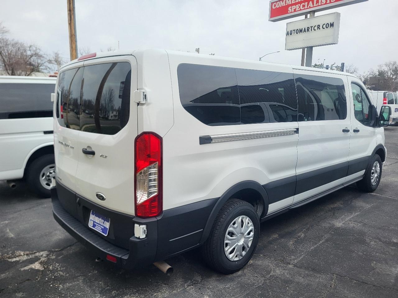 Ford Transit 350 Wagon Low Roof XLT w/Sliding Pass. 148-in. WB 2023