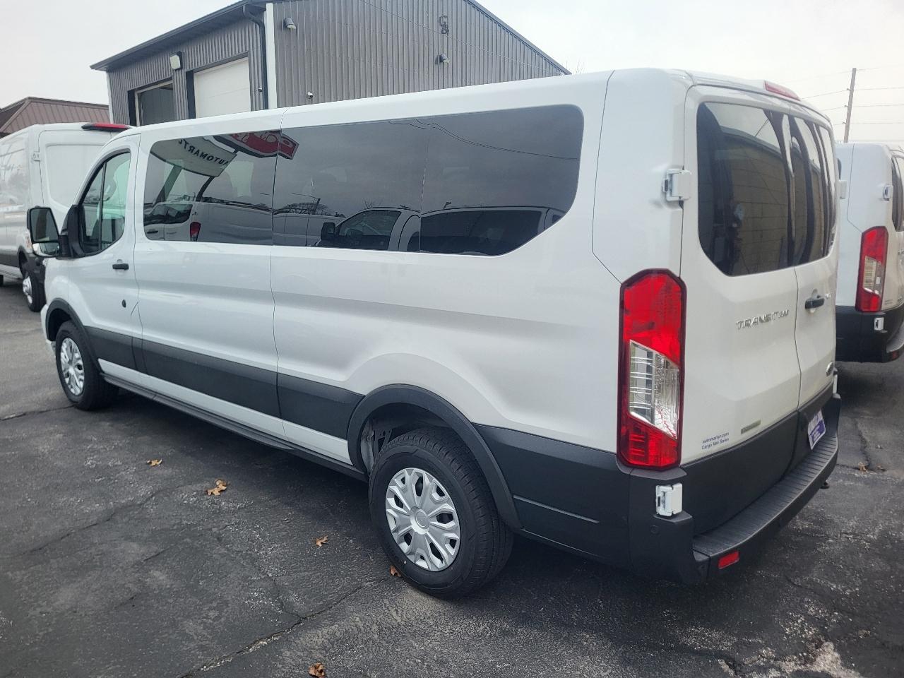 Ford Transit 350 Wagon Low Roof XLT w/Sliding Pass. 148-in. WB 2023