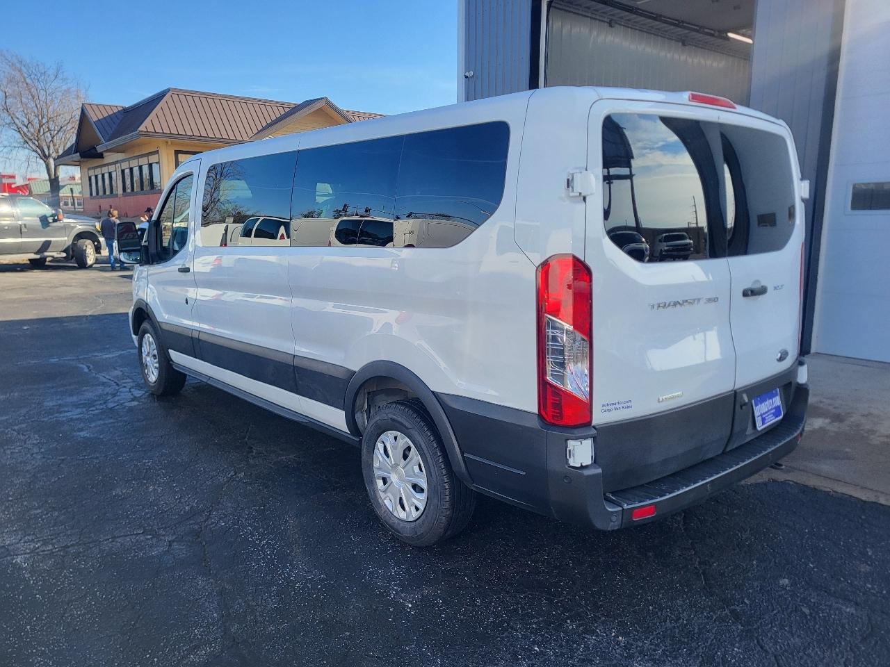 Ford Transit 350 Wagon Low Roof XLT w/Sliding Pass. 148-in. WB 2023