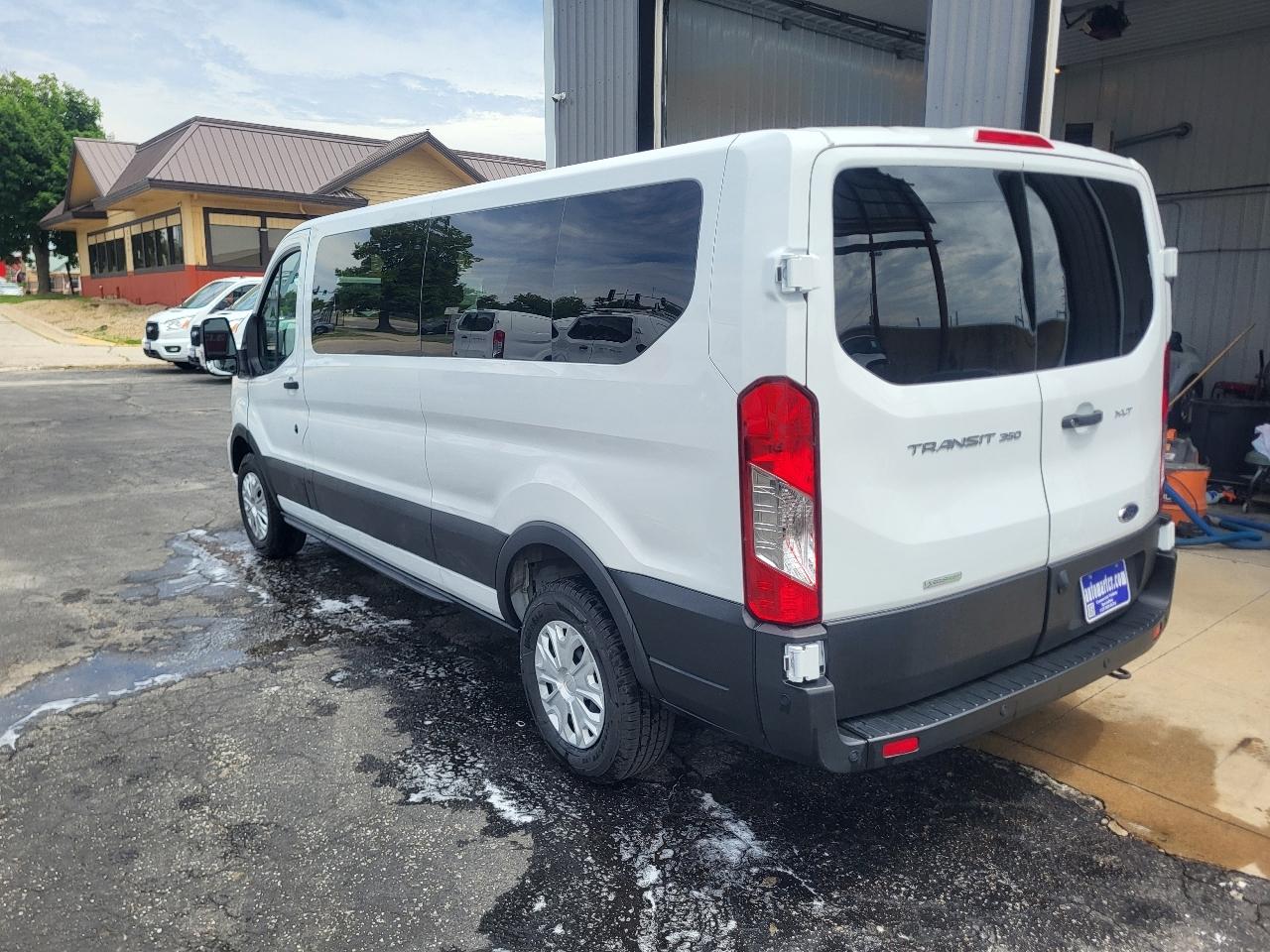 Ford Transit 350 Wagon Low Roof XLT w/Sliding Pass. 148-in. WB 2023