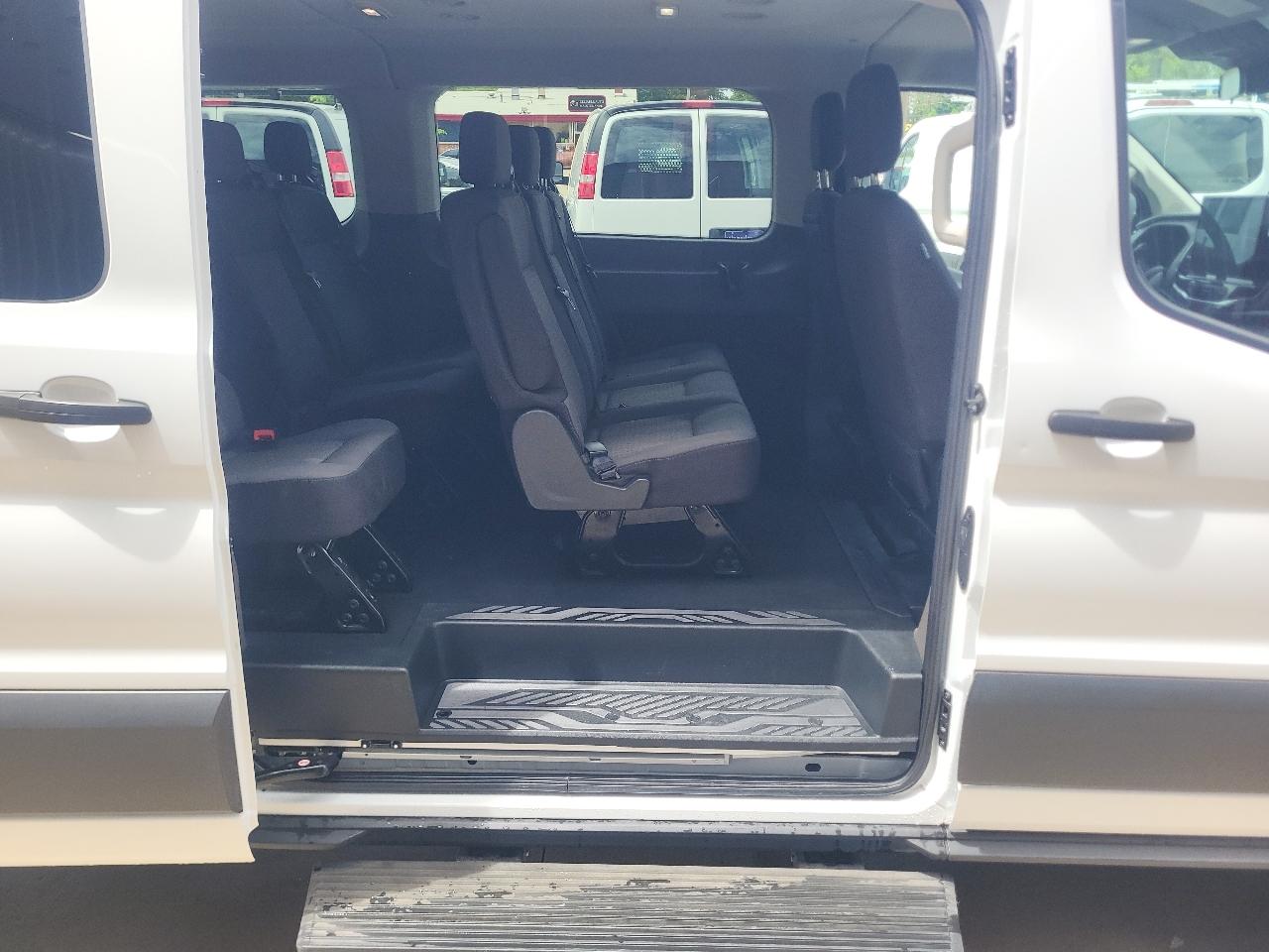 Ford Transit 350 Wagon Low Roof XLT w/Sliding Pass. 148-in. WB 2023