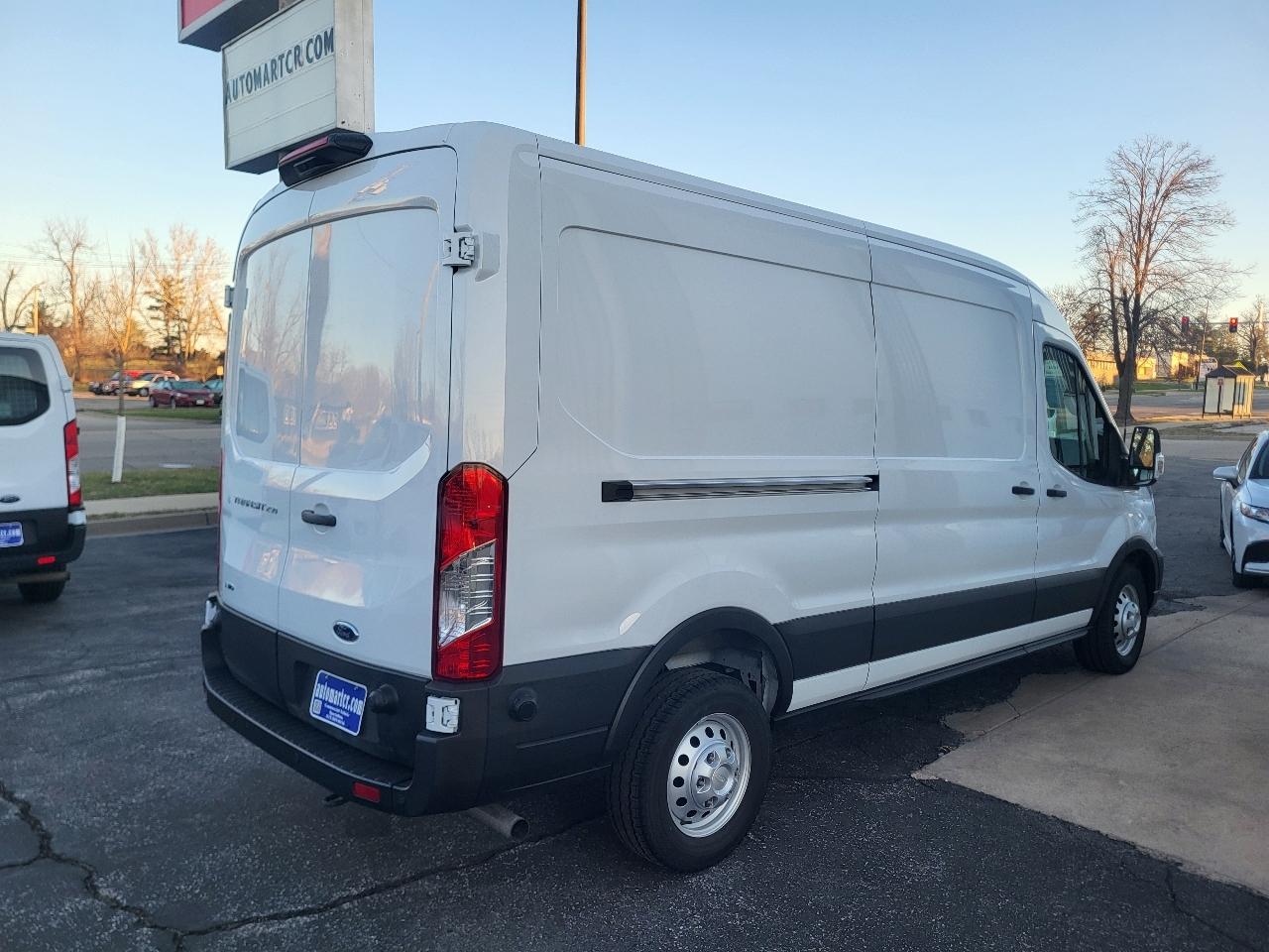 Ford Transit 250 Van Med. Roof w/Sliding Pass. 148-in. WB 2023