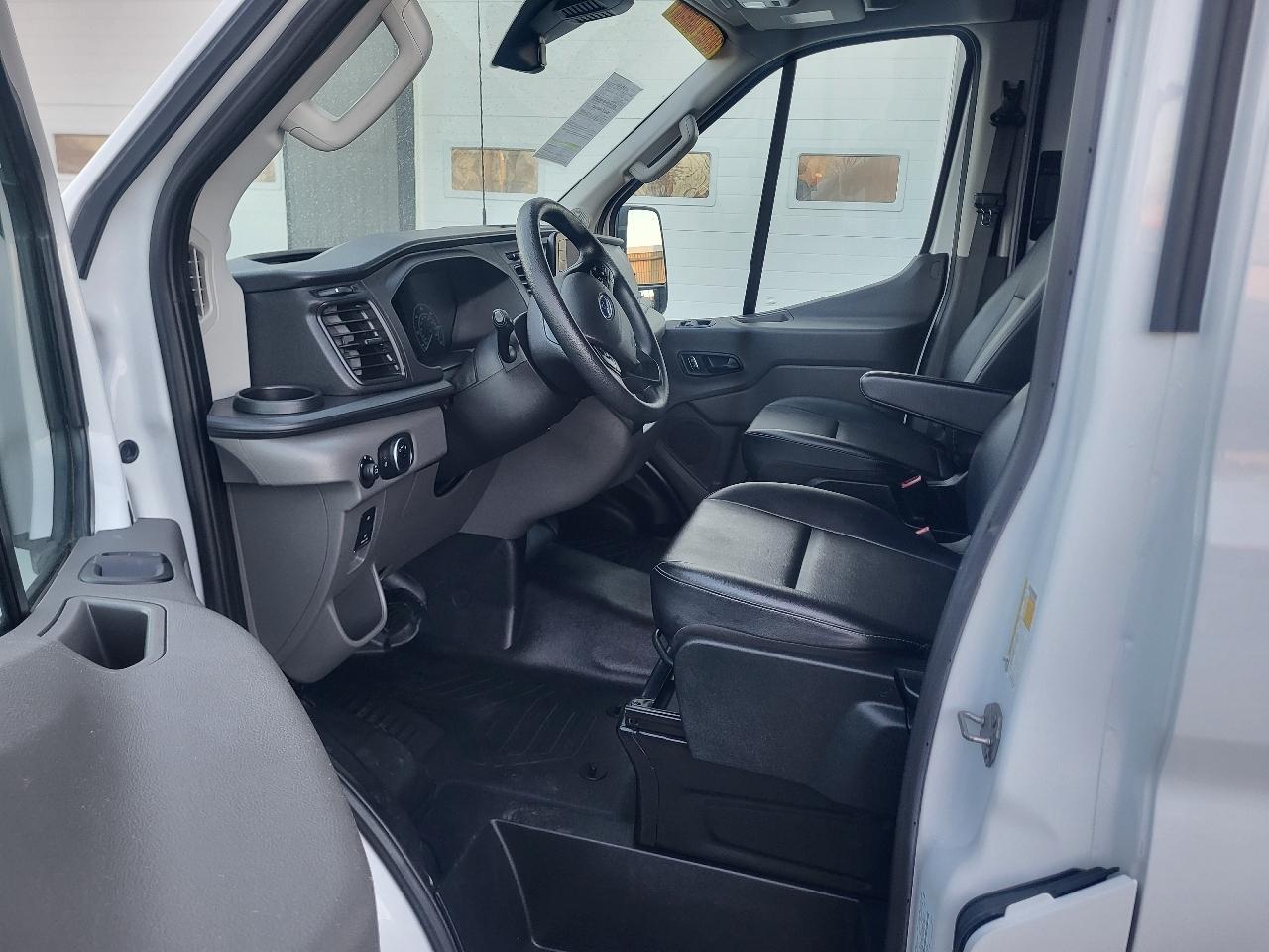 Ford Transit 250 Van Med. Roof w/Sliding Pass. 148-in. WB 2023