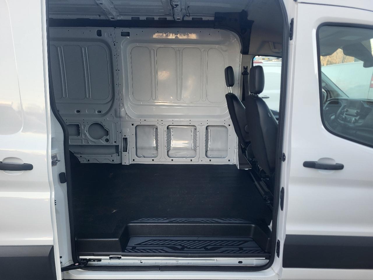 Ford Transit 250 Van Med. Roof w/Sliding Pass. 148-in. WB 2023