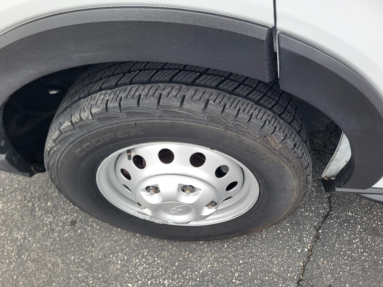 Ford Transit 250 Van Med. Roof w/Sliding Pass. 148-in. WB 2023