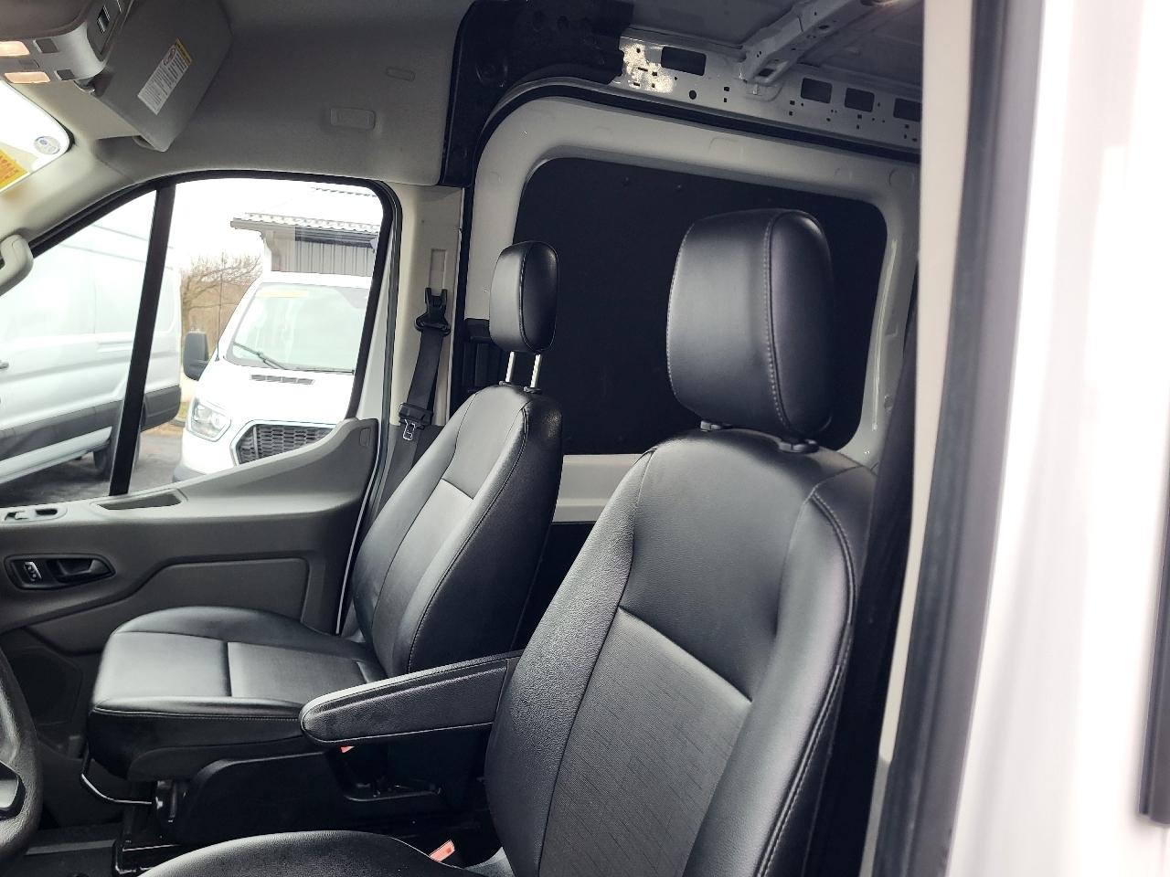 Ford Transit 250 Van Med. Roof w/Sliding Pass. 148-in. WB 2023