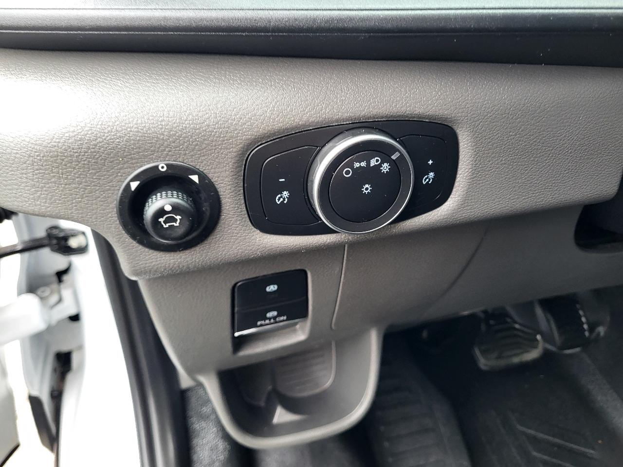 Ford Transit 250 Van Med. Roof w/Sliding Pass. 148-in. WB 2023