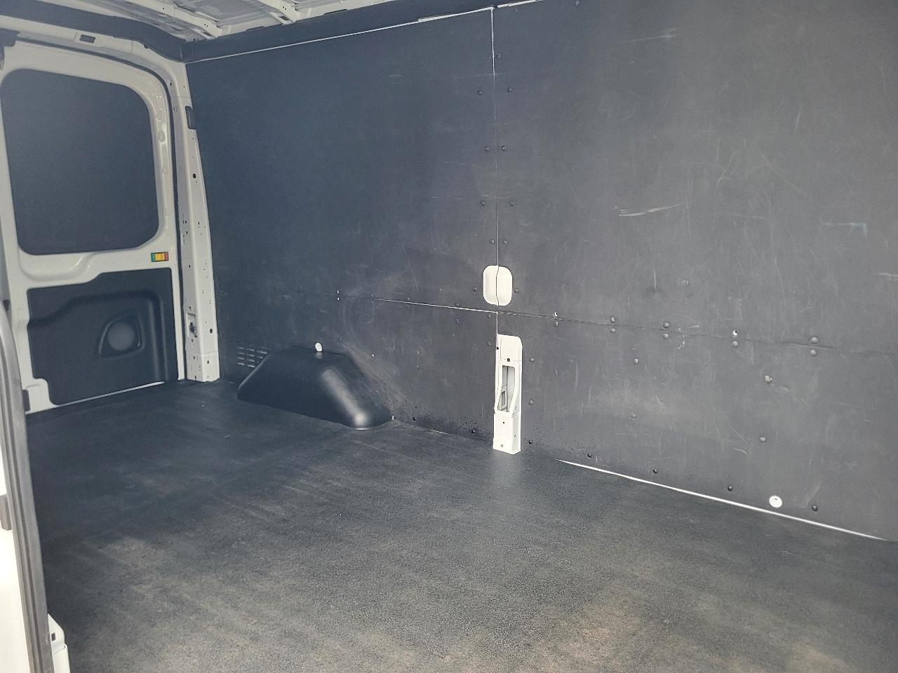 Ford Transit 250 Van Med. Roof w/Sliding Pass. 148-in. WB 2023