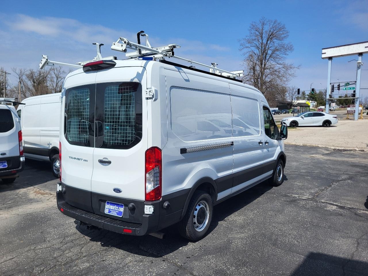 Ford Transit 250 Van Med. Roof w/Sliding Pass. 148-in. WB 2020