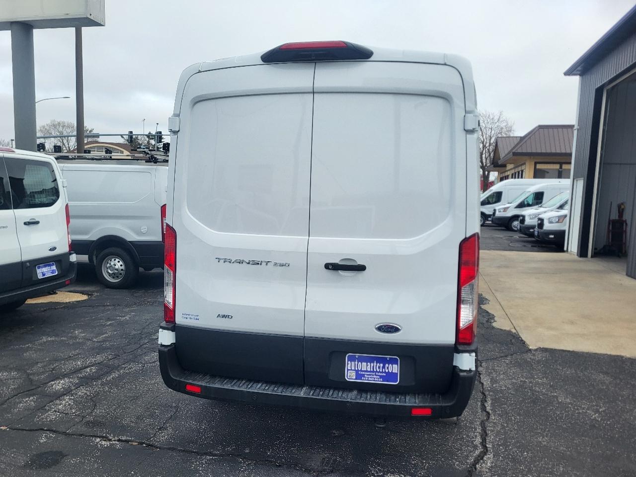 Ford Transit 250 Van Med. Roof w/Sliding Pass. 148-in. WB 2023