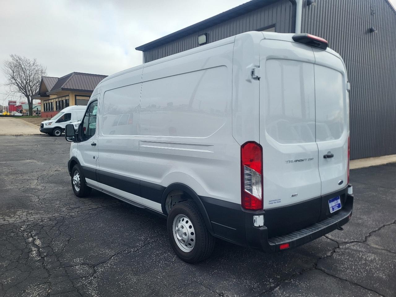 Ford Transit 250 Van Med. Roof w/Sliding Pass. 148-in. WB 2023