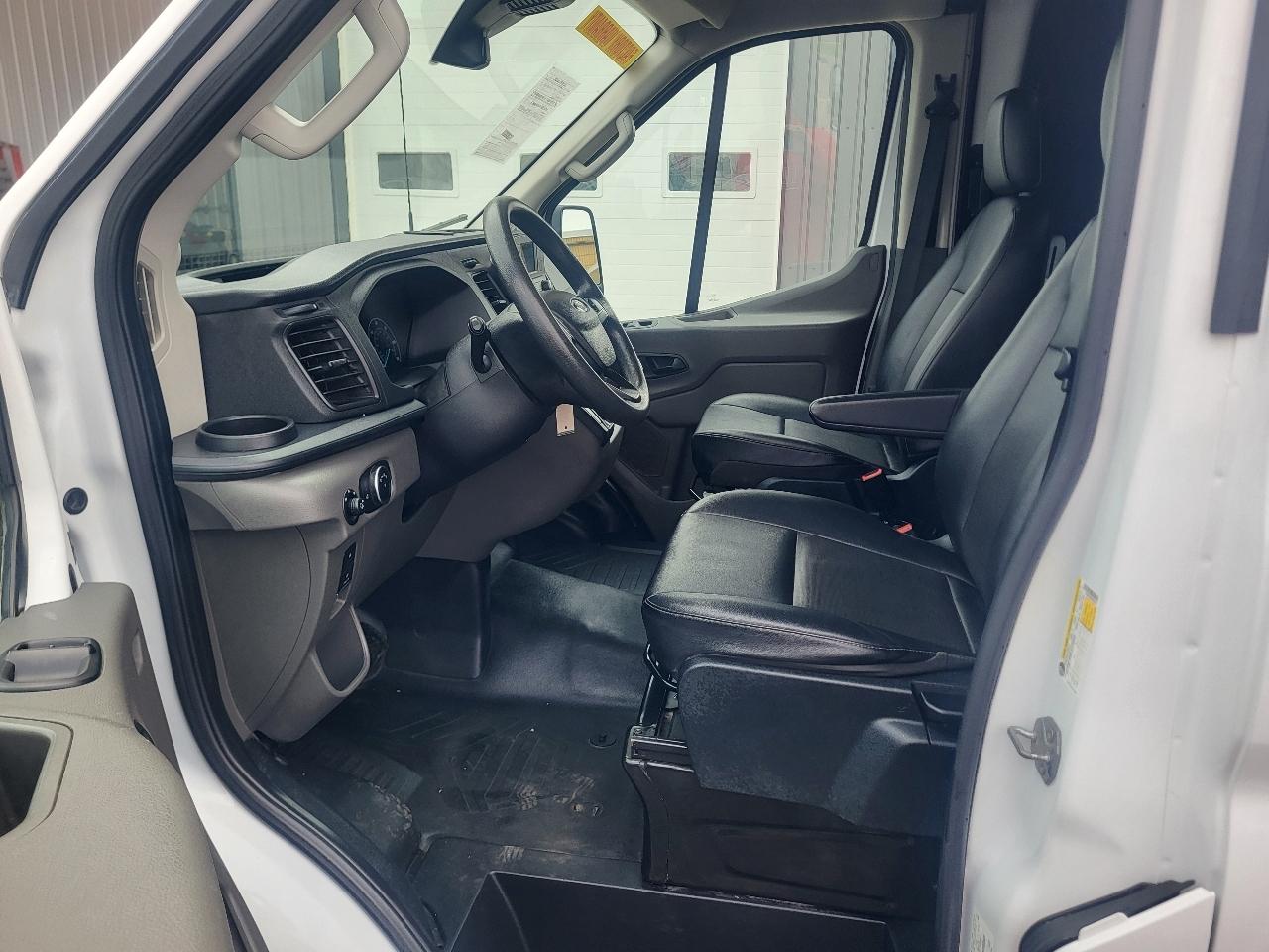 Ford Transit 250 Van Med. Roof w/Sliding Pass. 148-in. WB 2023