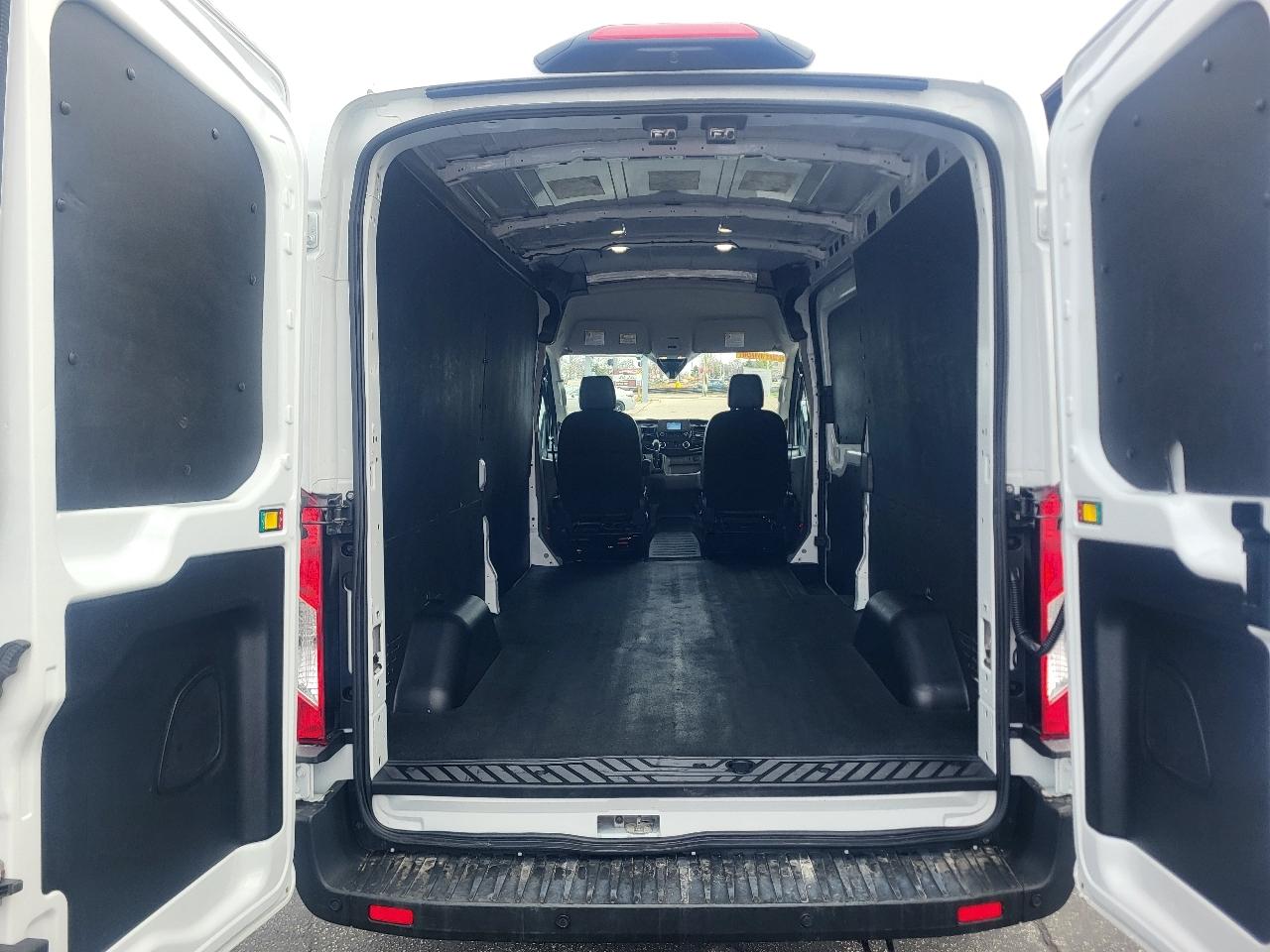 Ford Transit 250 Van Med. Roof w/Sliding Pass. 148-in. WB 2023