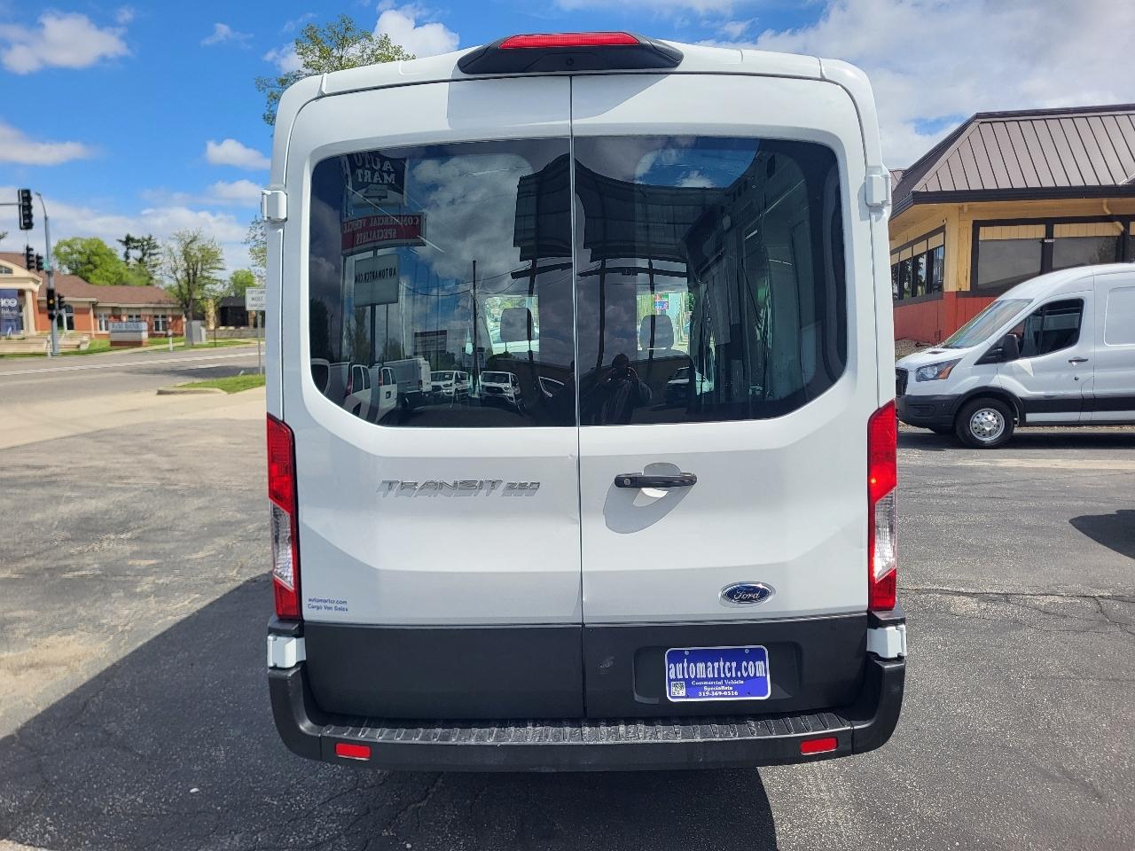 Ford Transit 250 Van Med. Roof w/Sliding Pass. 130-in. WB 2019