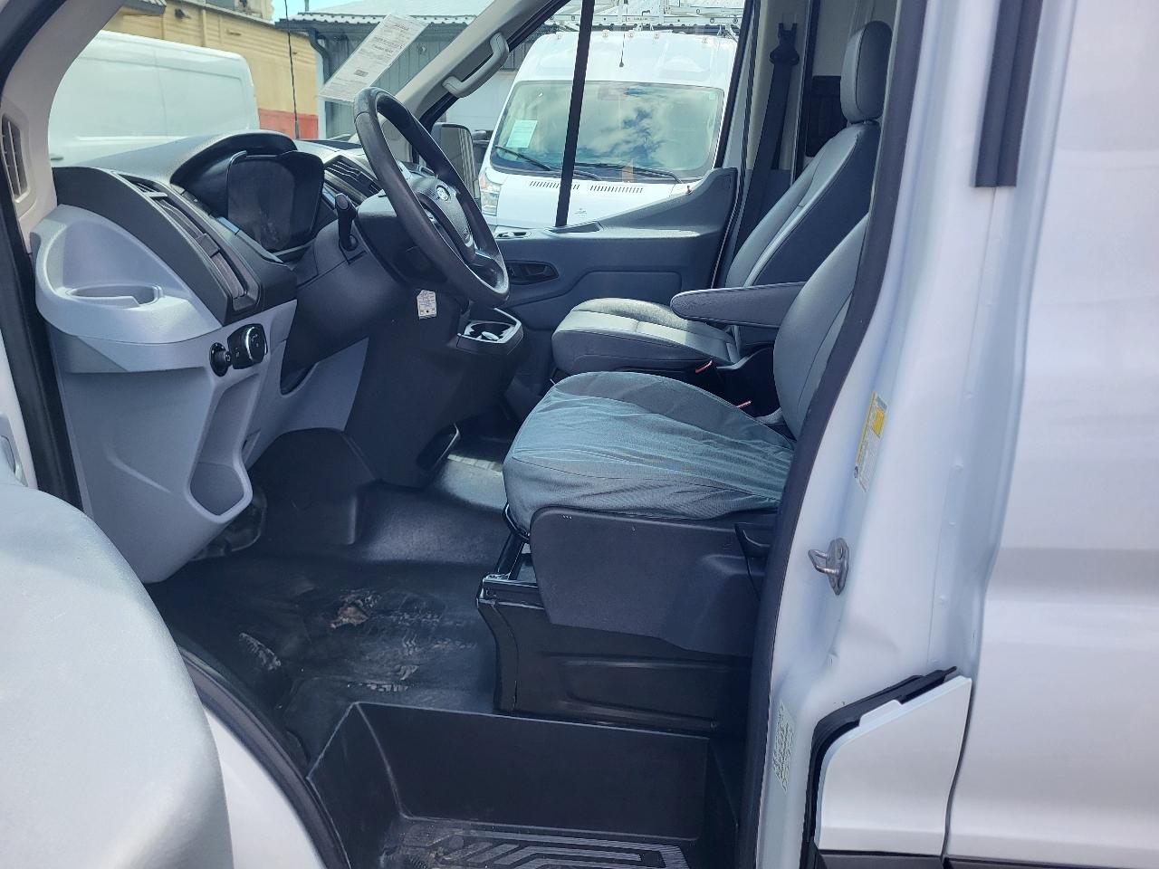 Ford Transit 250 Van Med. Roof w/Sliding Pass. 130-in. WB 2019