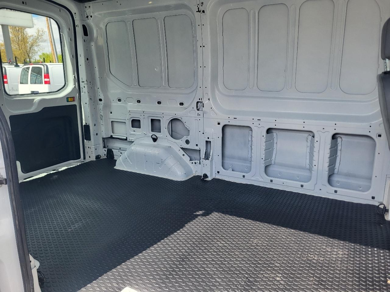 Ford Transit 250 Van Med. Roof w/Sliding Pass. 130-in. WB 2019
