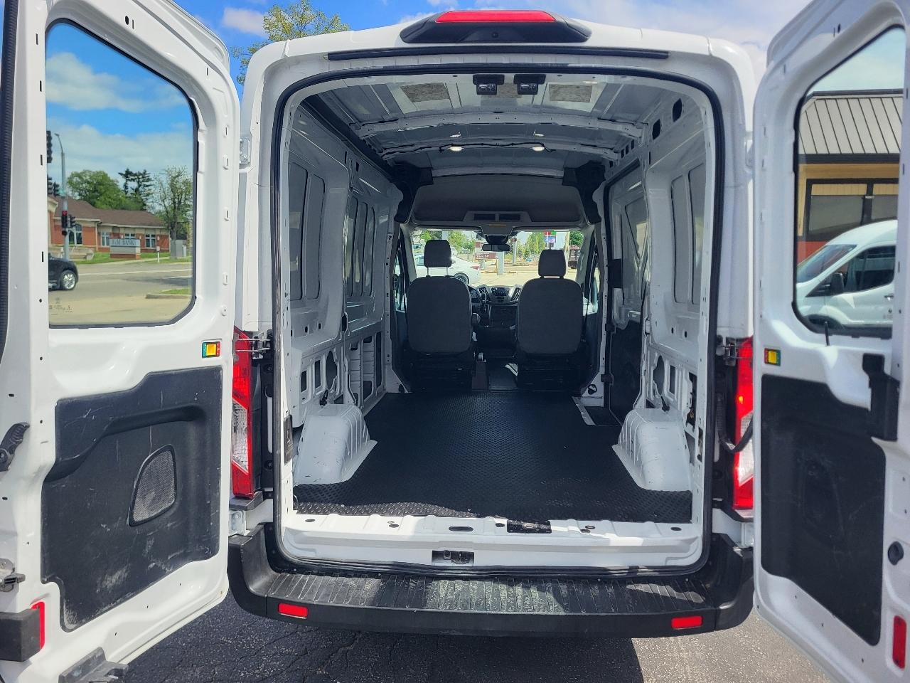 Ford Transit 250 Van Med. Roof w/Sliding Pass. 130-in. WB 2019