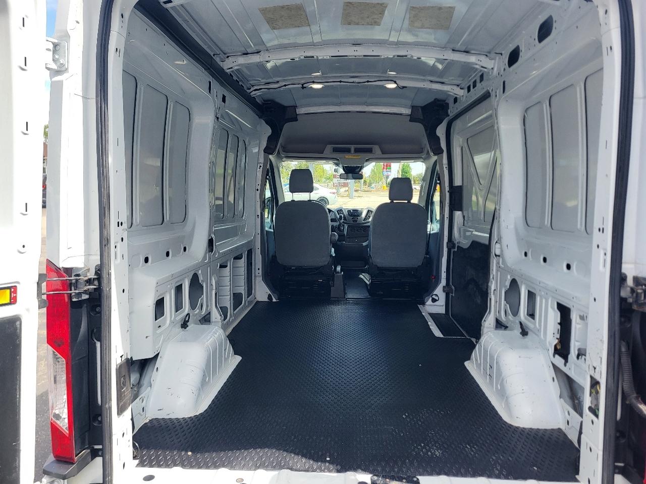 Ford Transit 250 Van Med. Roof w/Sliding Pass. 130-in. WB 2019
