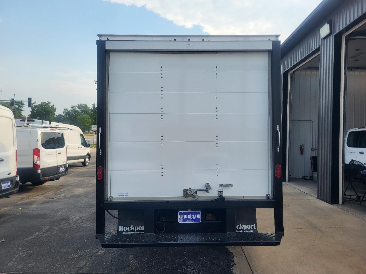 Ford Econoline E-350 Super Duty 2024