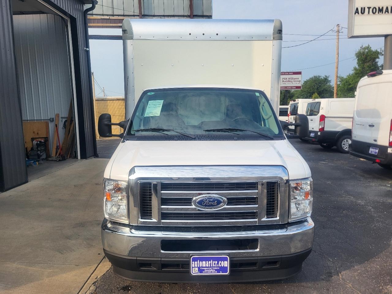 Ford Econoline E-350 Super Duty 2024