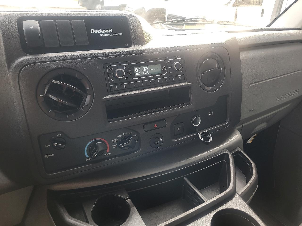 Ford Econoline E-350 Super Duty 2024