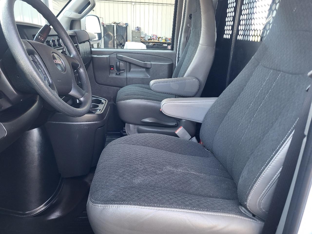 GMC Savana G2500 Cargo 2025