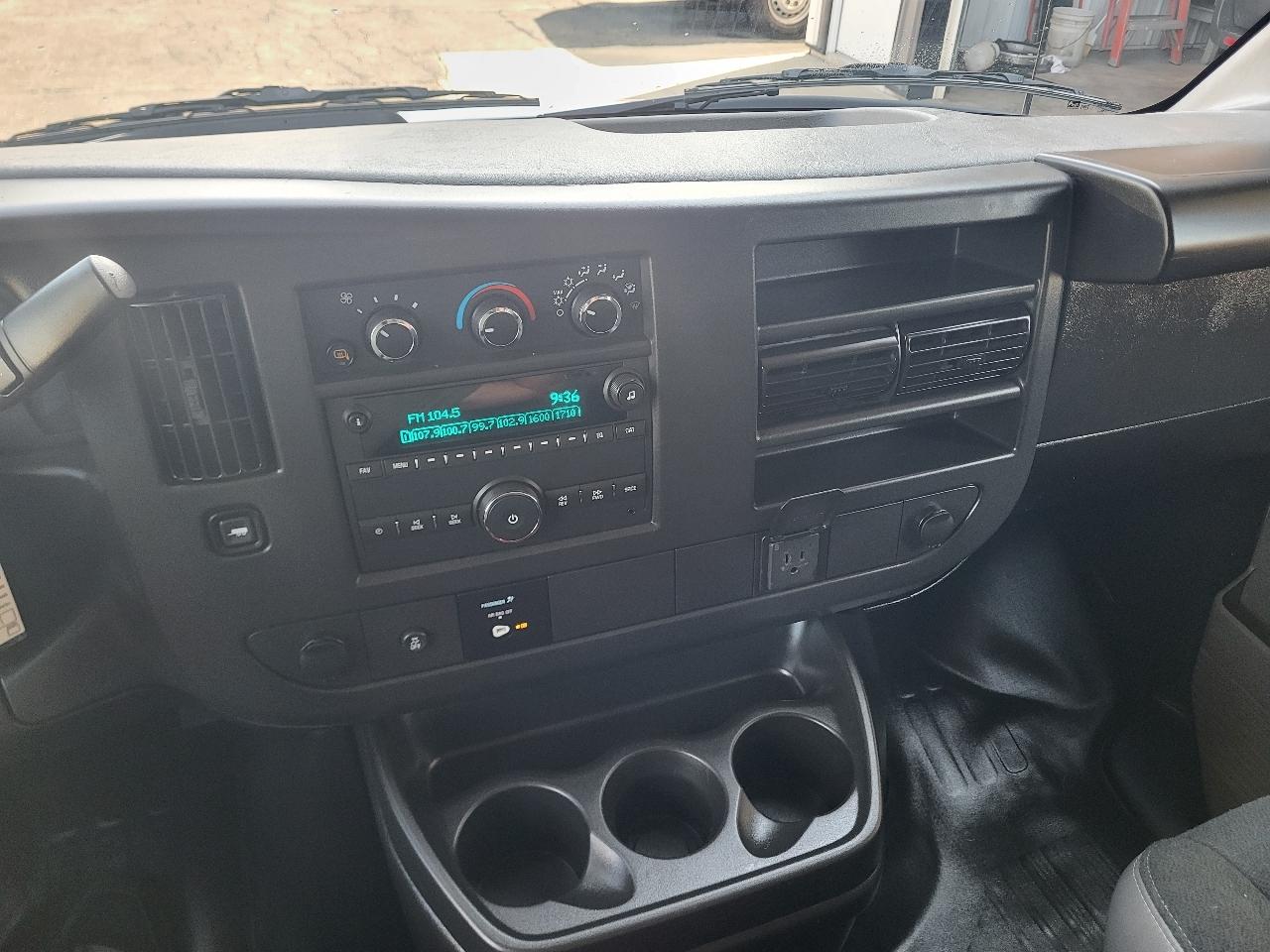 GMC Savana G2500 Cargo 2025