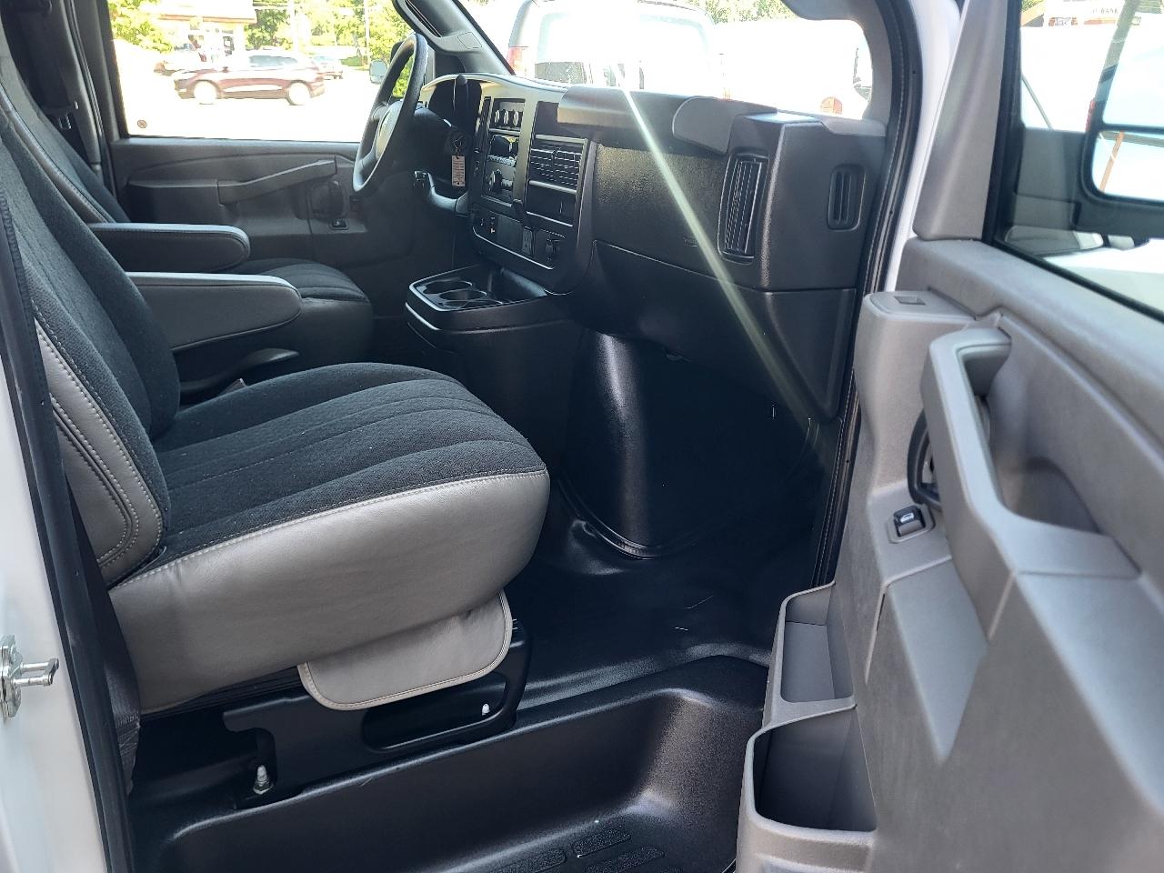 GMC Savana G2500 Cargo 2025