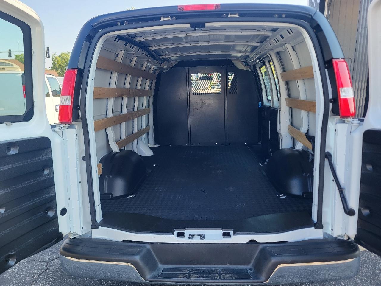 GMC Savana G2500 Cargo 2025