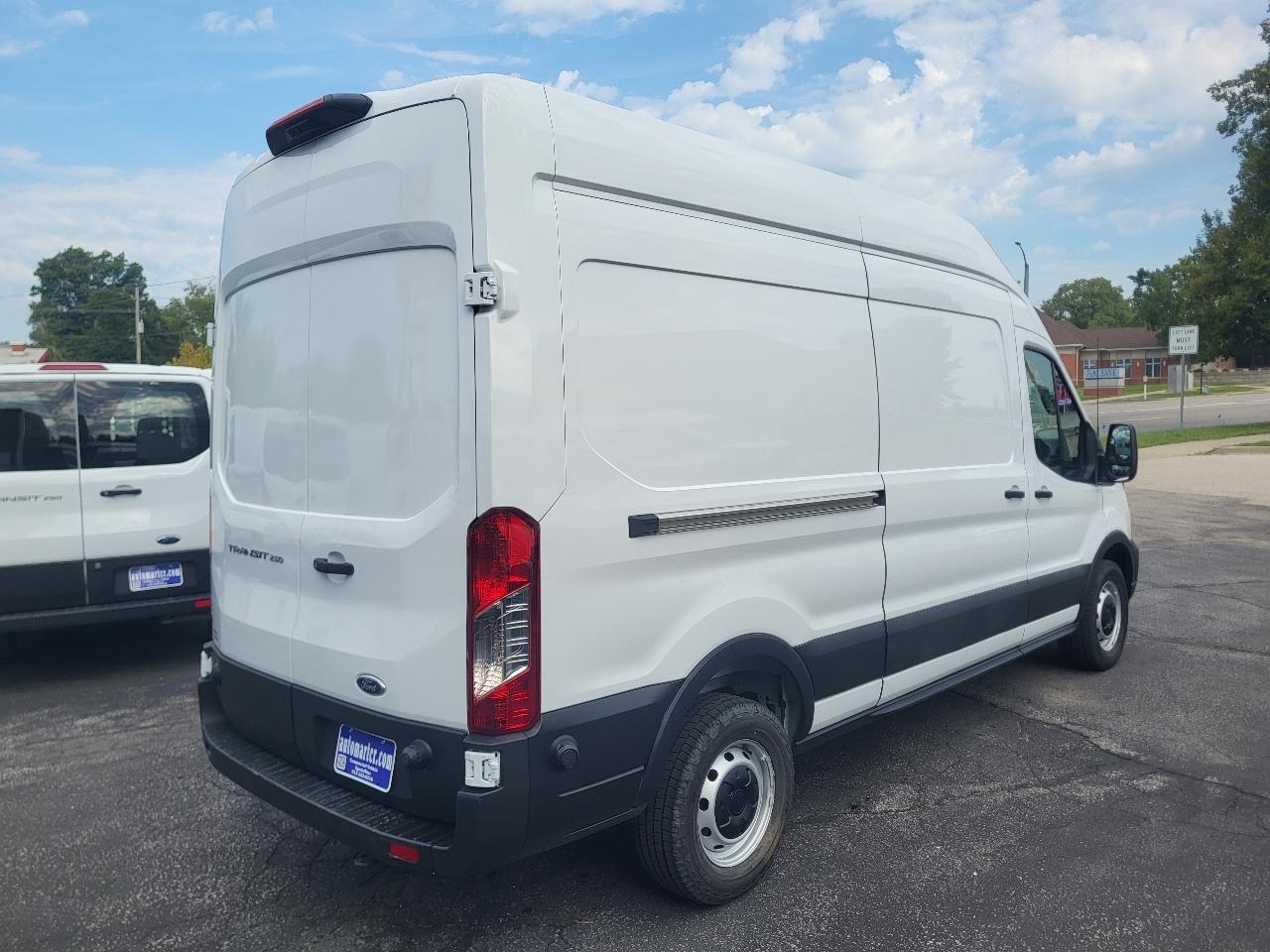 Ford Transit 250 Van High Roof w/Sliding Pass. 148-in. WB 2025