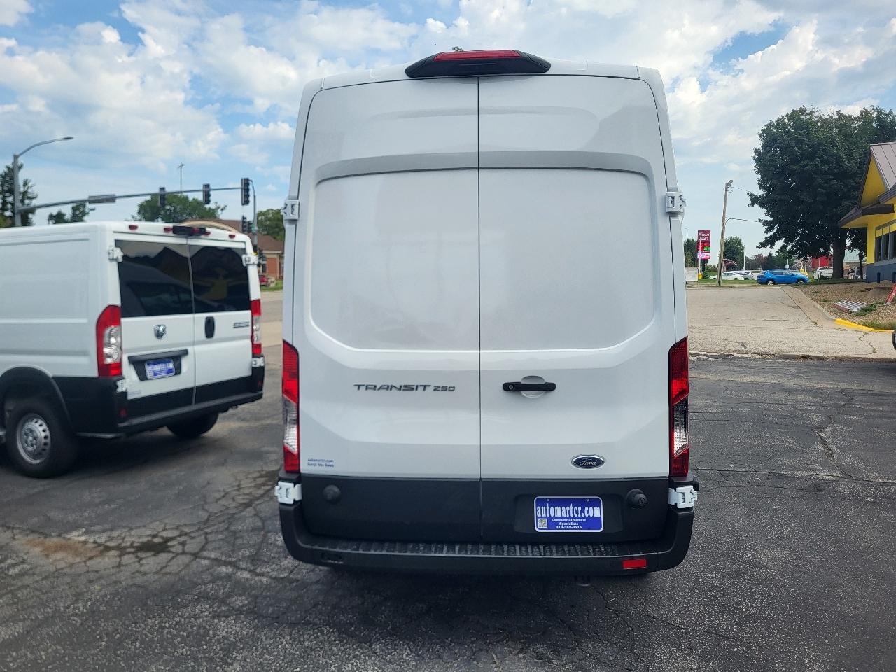Ford Transit 250 Van High Roof w/Sliding Pass. 148-in. WB 2025