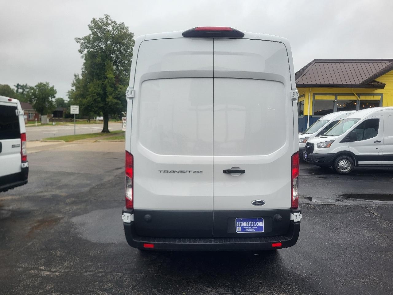 Ford Transit 250 Van High Roof w/Sliding Pass. 148-in. WB 2025