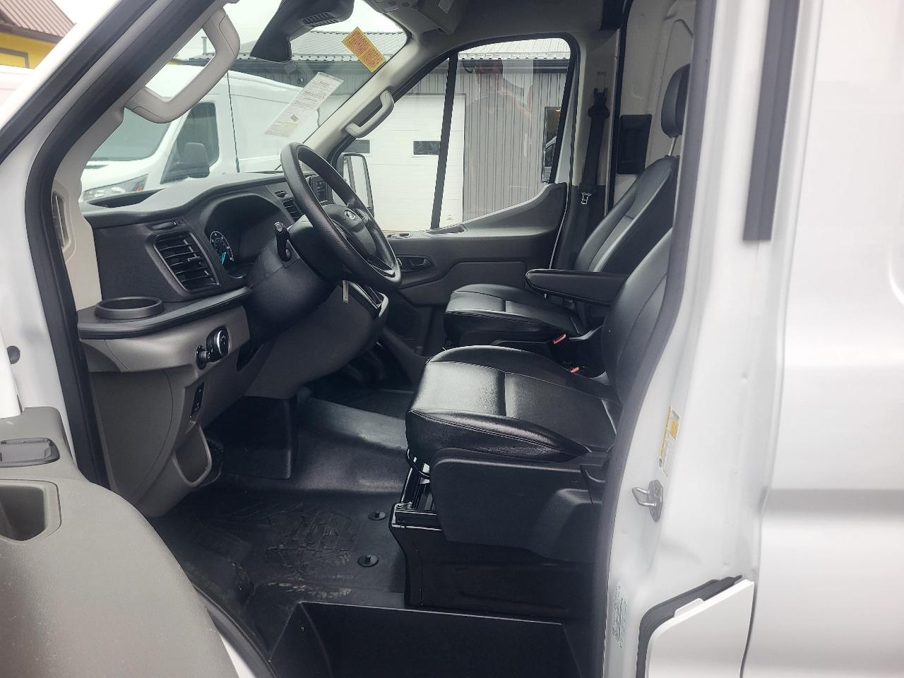Ford Transit 250 Van High Roof w/Sliding Pass. 148-in. WB 2025