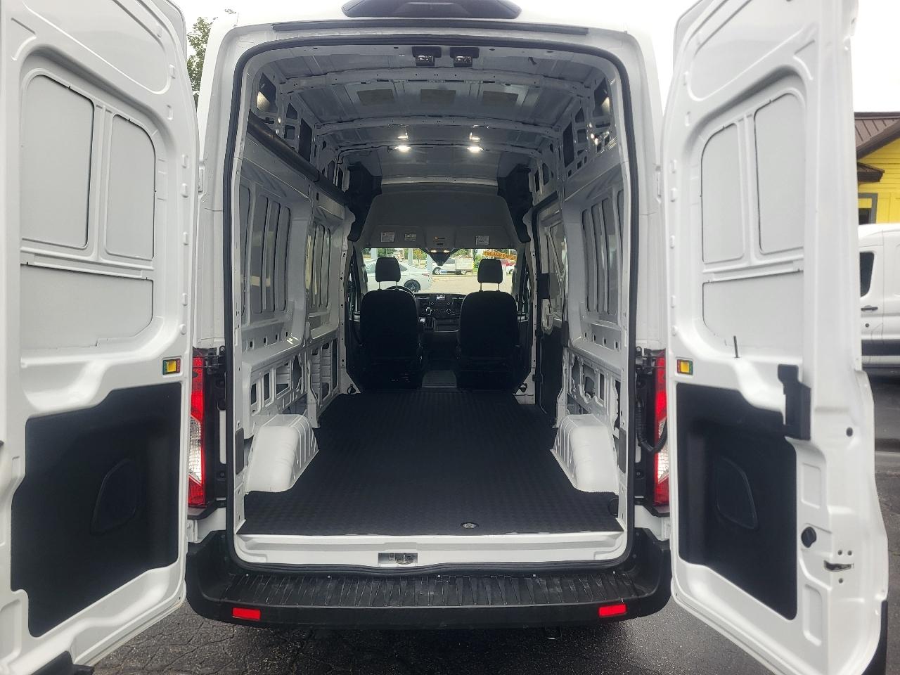 Ford Transit 250 Van High Roof w/Sliding Pass. 148-in. WB 2025