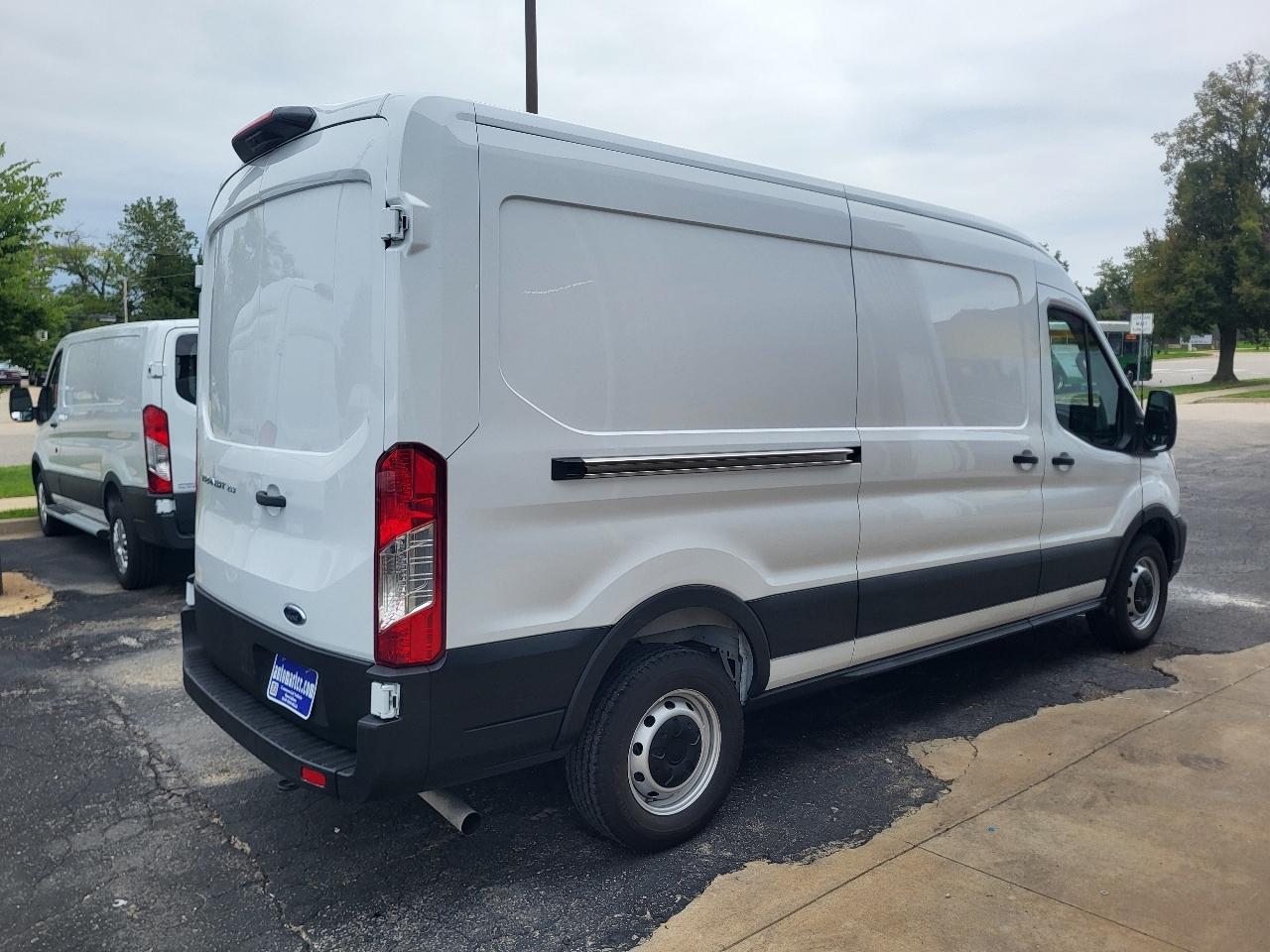Ford Transit 250 Van Med. Roof w/Sliding Pass. 148-in. WB 2025