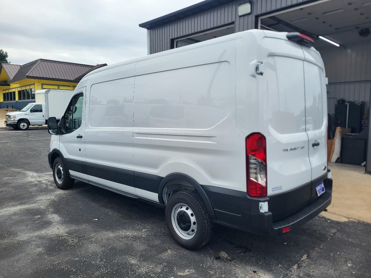 Ford Transit 250 Van Med. Roof w/Sliding Pass. 148-in. WB 2025