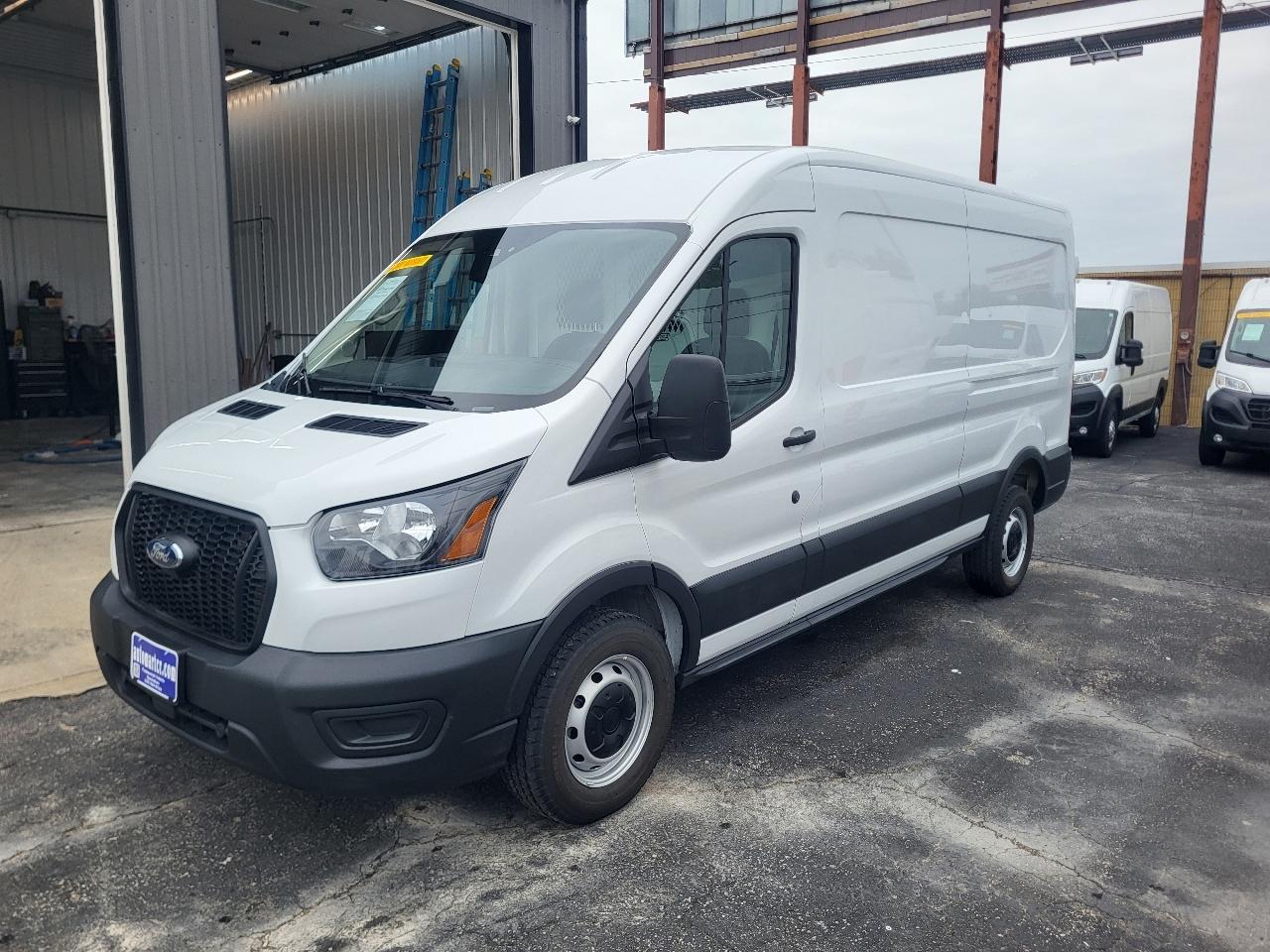 Ford Transit 250 Van Med. Roof w/Sliding Pass. 148-in. WB 2025