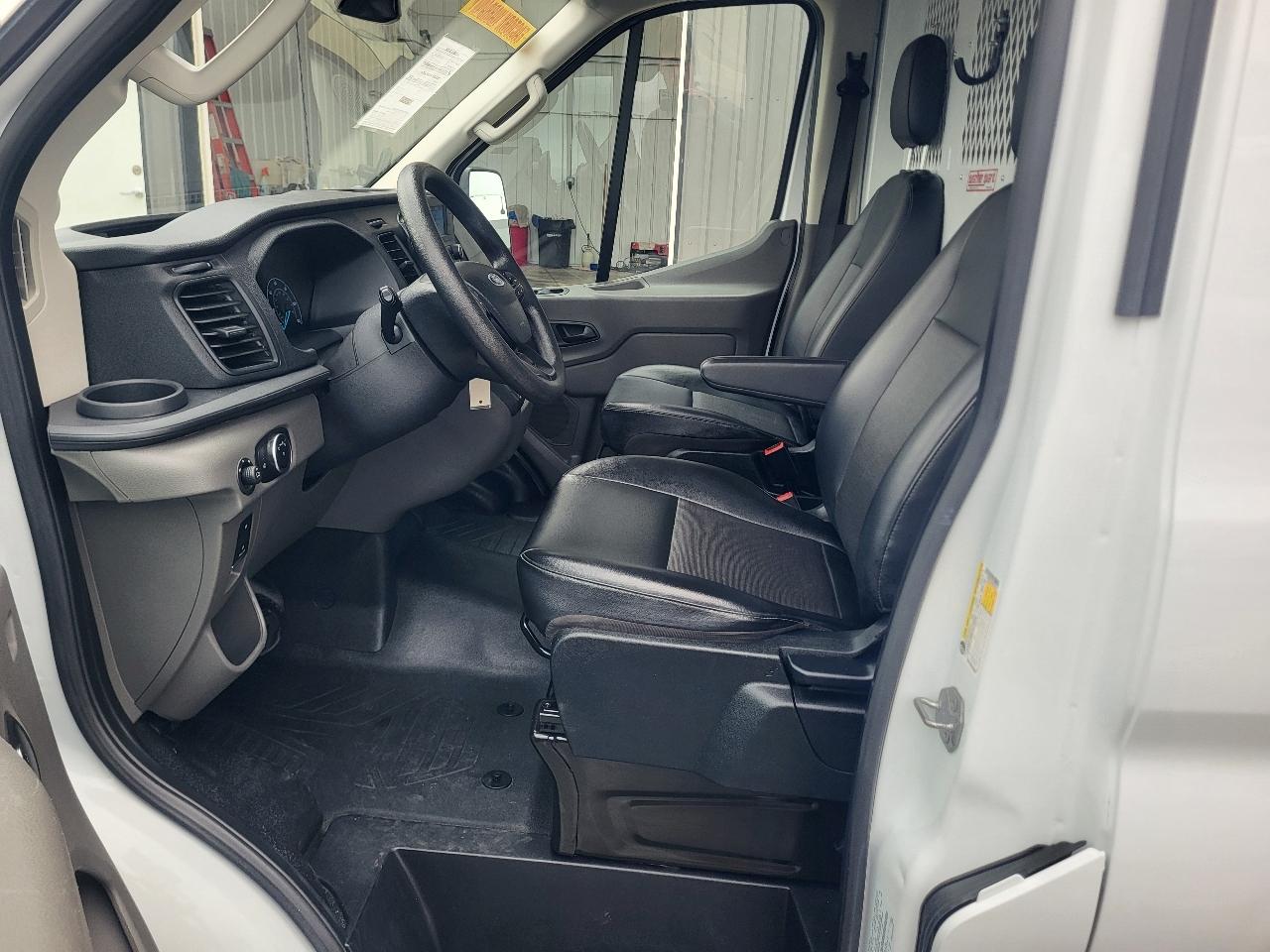 Ford Transit 250 Van Med. Roof w/Sliding Pass. 148-in. WB 2025