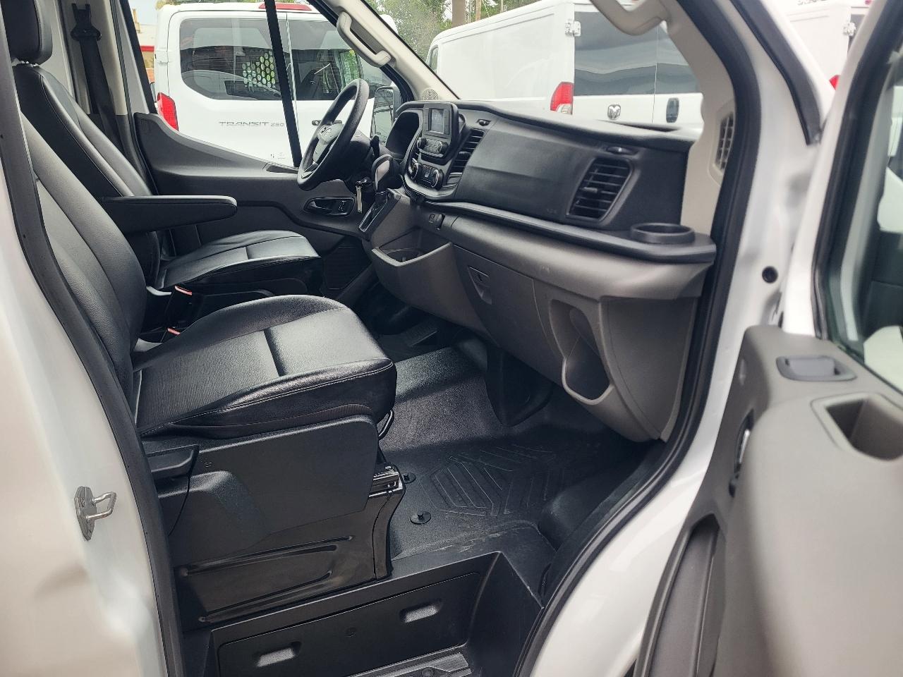 Ford Transit 250 Van Med. Roof w/Sliding Pass. 148-in. WB 2025