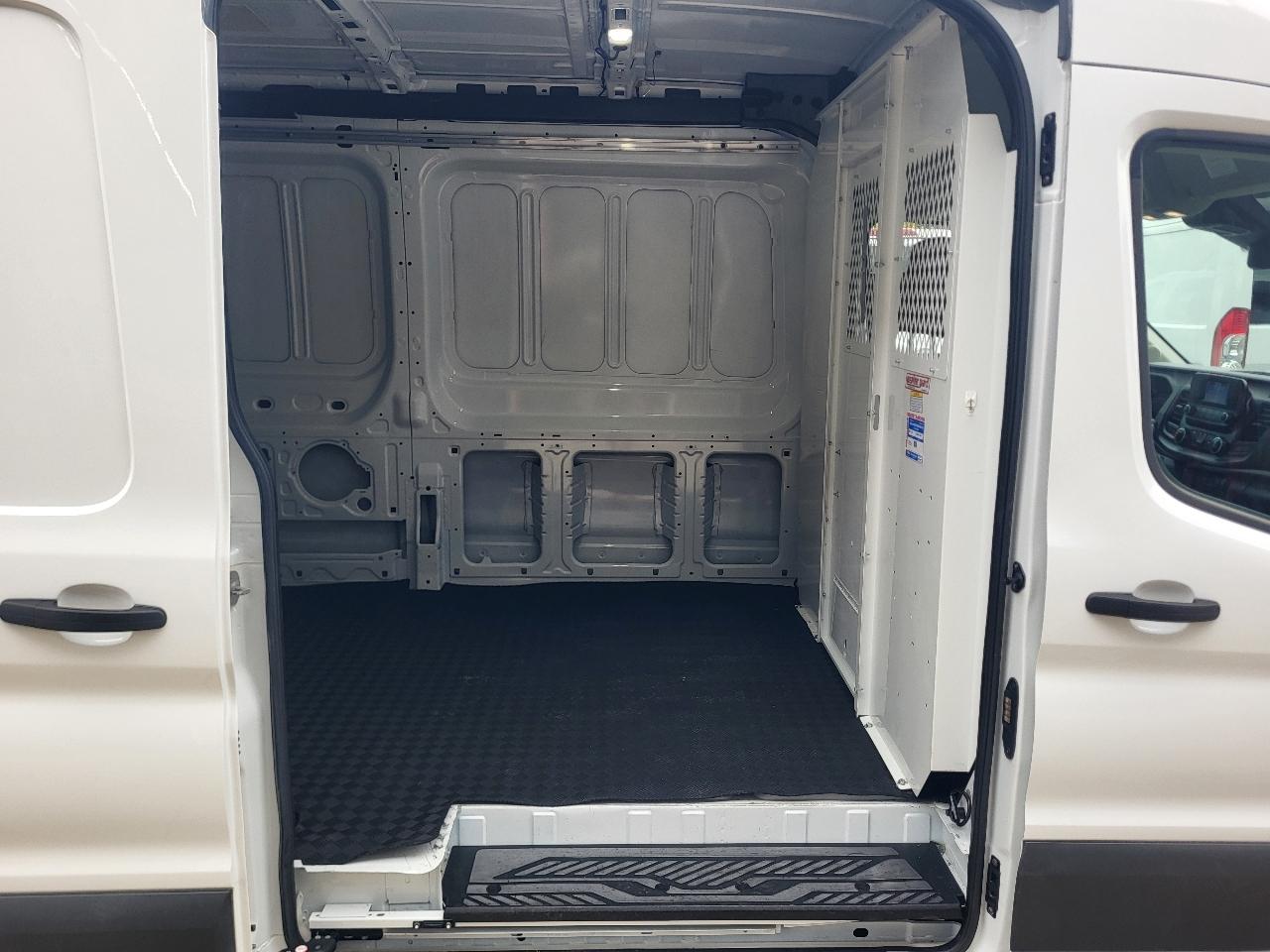 Ford Transit 250 Van Med. Roof w/Sliding Pass. 148-in. WB 2025