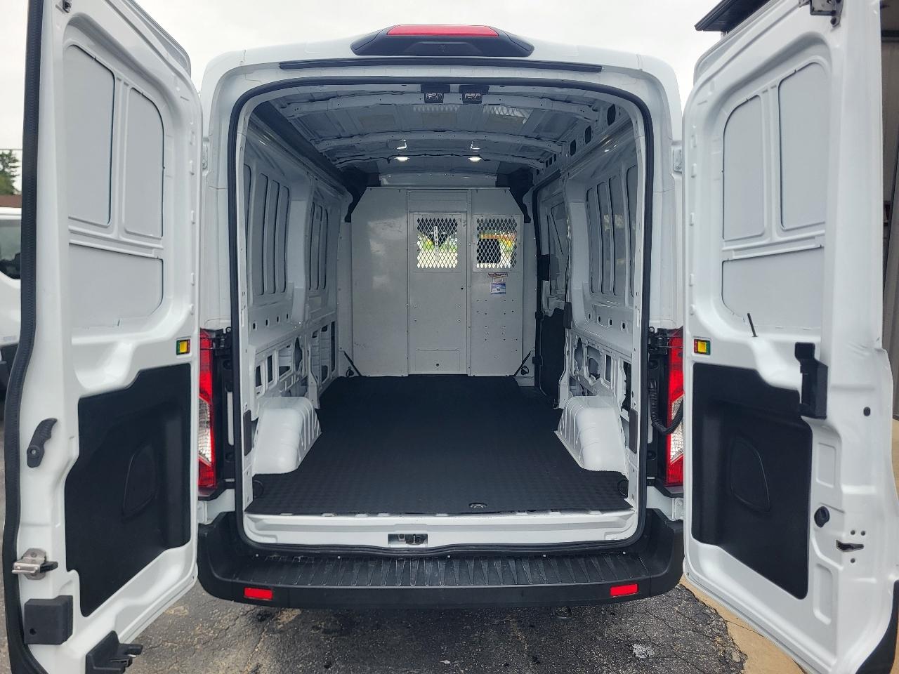 Ford Transit 250 Van Med. Roof w/Sliding Pass. 148-in. WB 2025