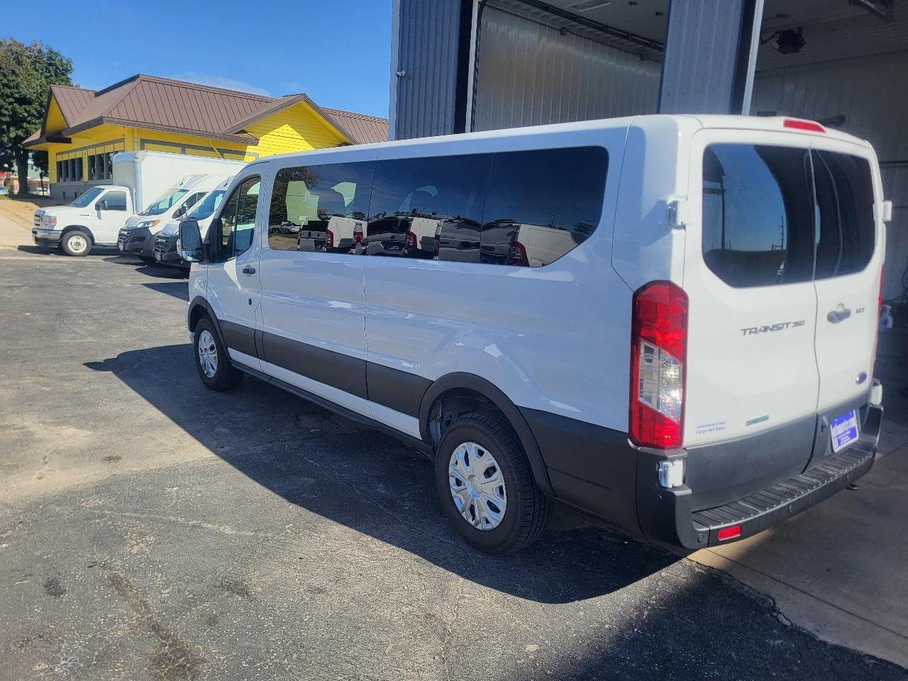 Ford Transit 350 Wagon Low Roof XLT w/Sliding Pass. 148-in. WB 2025
