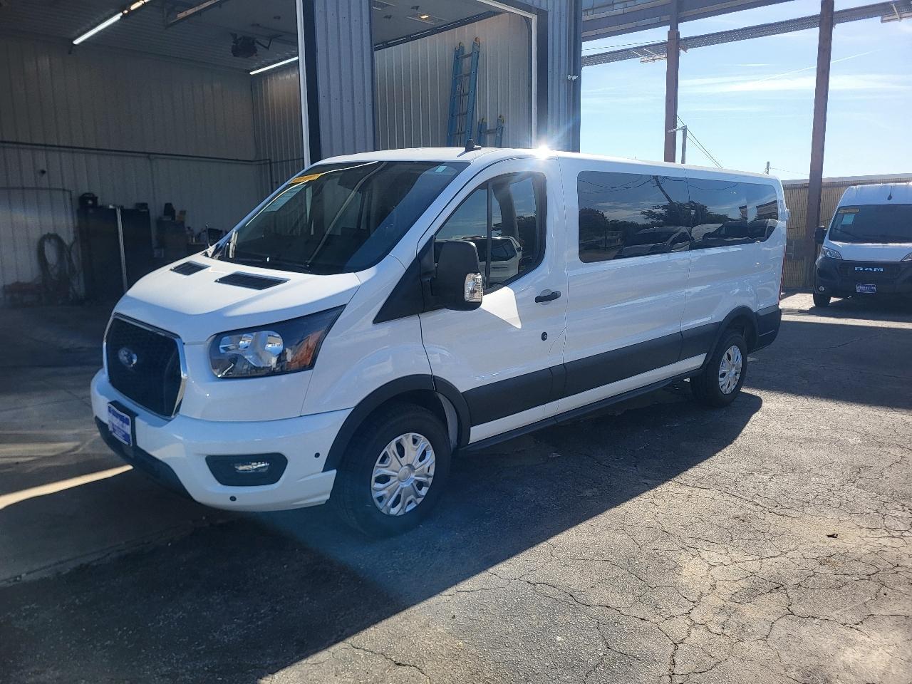 Ford Transit 350 Wagon Low Roof XLT w/Sliding Pass. 148-in. WB 2025