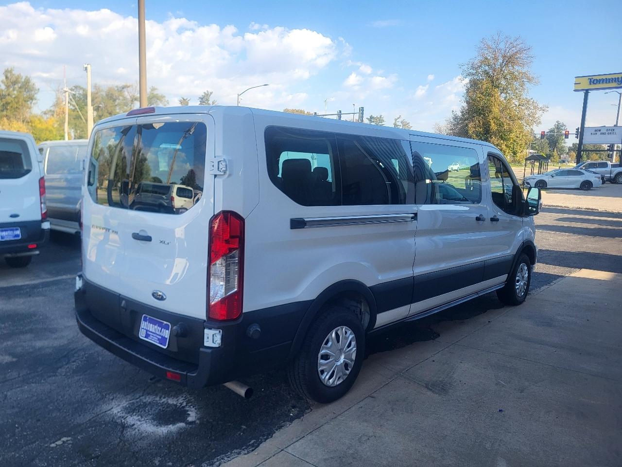 Ford Transit 350 Wagon Low Roof XLT w/Sliding Pass. 148-in. WB 2024