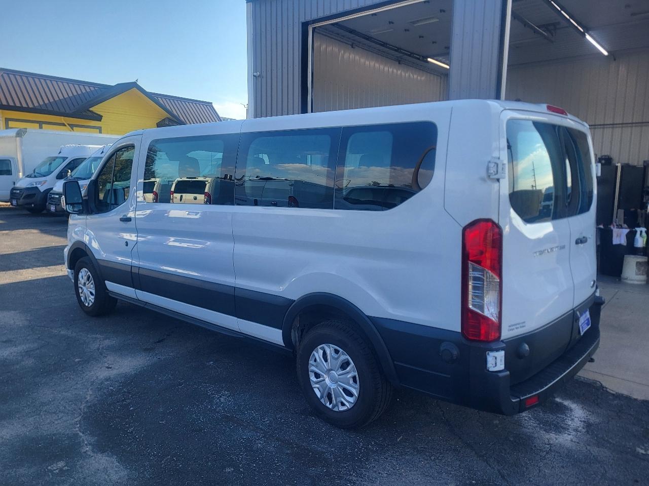 Ford Transit 350 Wagon Low Roof XLT w/Sliding Pass. 148-in. WB 2024