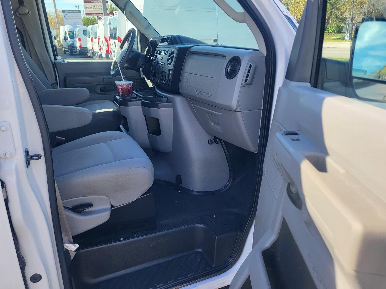 Ford Econoline E-250 2014