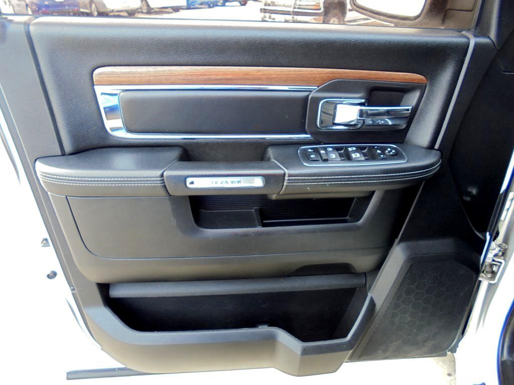 RAM 1500 Laramie Crew Cab SWB 4WD 2015