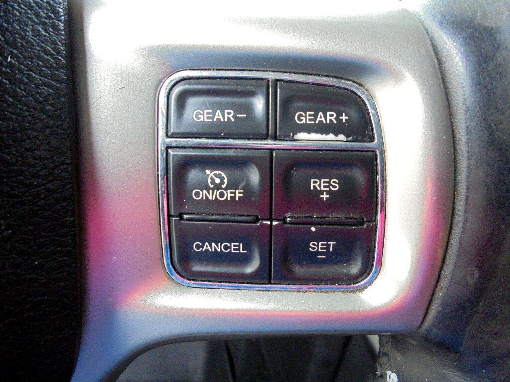 RAM 1500 Laramie Crew Cab SWB 4WD 2015